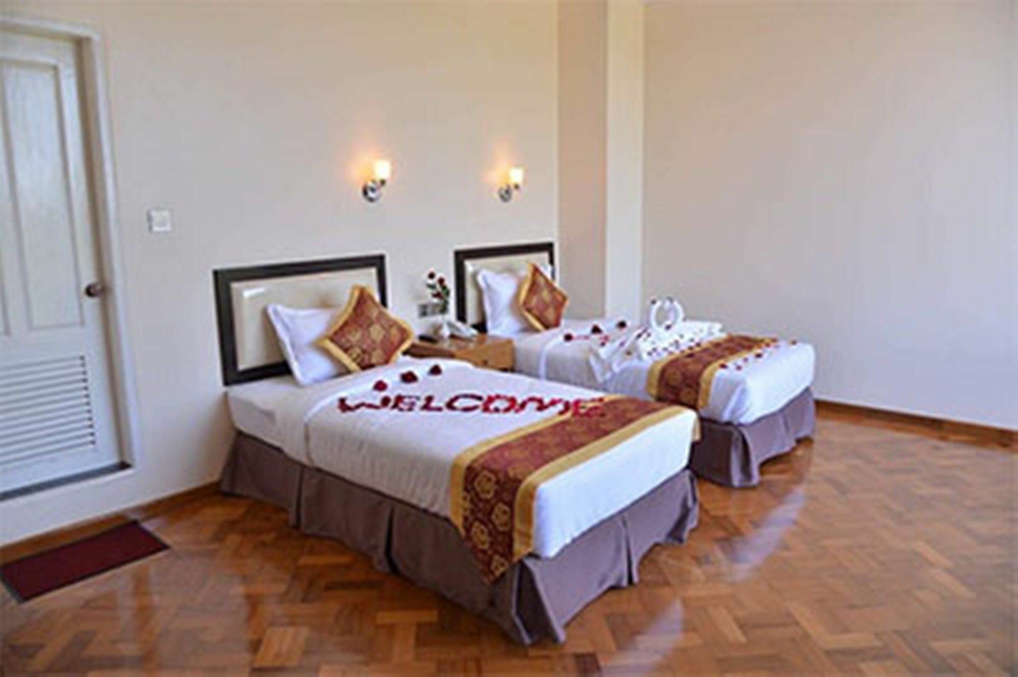 Hotel Yadanar Oo Mandalaj Zewnętrze zdjęcie